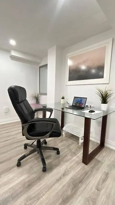 Super Luxury Family Home - 3 Bedrooms, 1 Full Bathroom And 1 Half Washroom With Free Parking, Wifi, Netflix Toronto 0*,  Canada