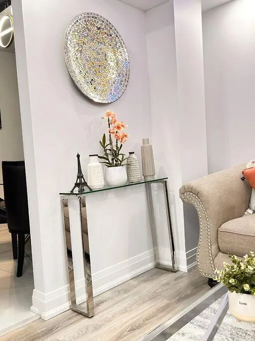 Vakantiehuis Super Luxury Family Home - 3 Bedrooms, 1 Full Bathroom And 1 Half Washroom With Free Parking, Wifi, Netflix Toronto
