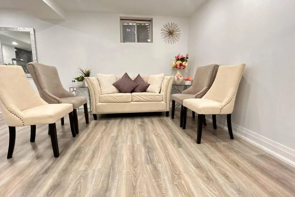 Super Luxury Family Home - 3 Bedrooms, 1 Full Bathroom And 1 Half Washroom With Free Parking, Wifi, Netflix Canada