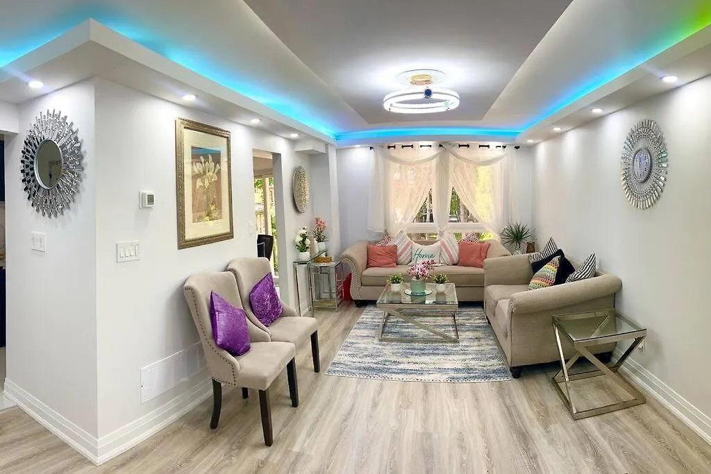 Super Luxury Family Home - 3 Bedrooms, 1 Full Bathroom And 1 Half Washroom With Free Parking, Wifi, Netflix