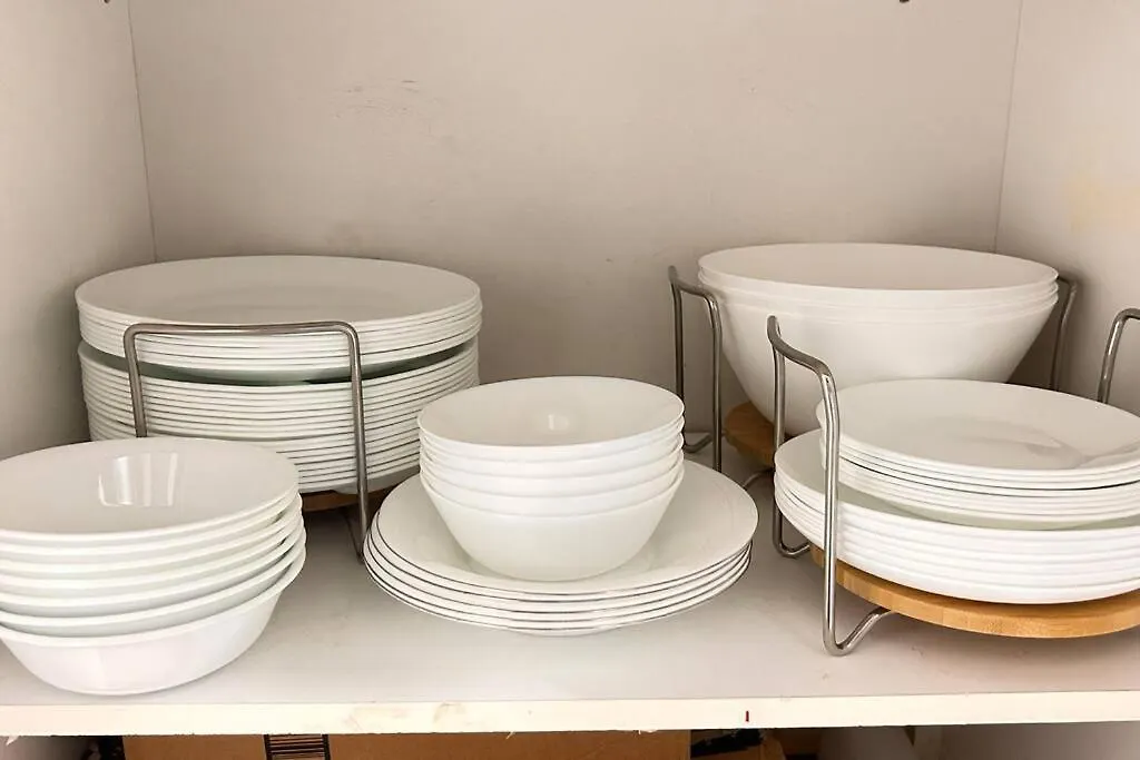 Super Luxury Family Home - 3 Bedrooms, 1 Full Bathroom And 1 Half Washroom With Free Parking, Wifi, Netflix 0*, Toronto Canada